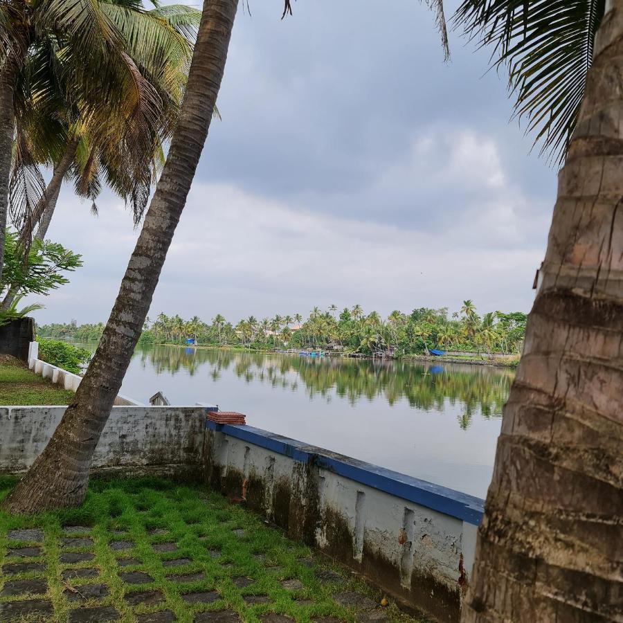 Muralee'S Riverside Villa In Kochi Eksteriør bilde