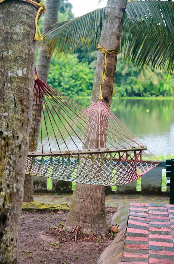 Muralee'S Riverside Villa In Kochi Eksteriør bilde