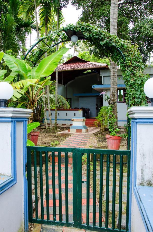 Muralee'S Riverside Villa In Kochi Eksteriør bilde