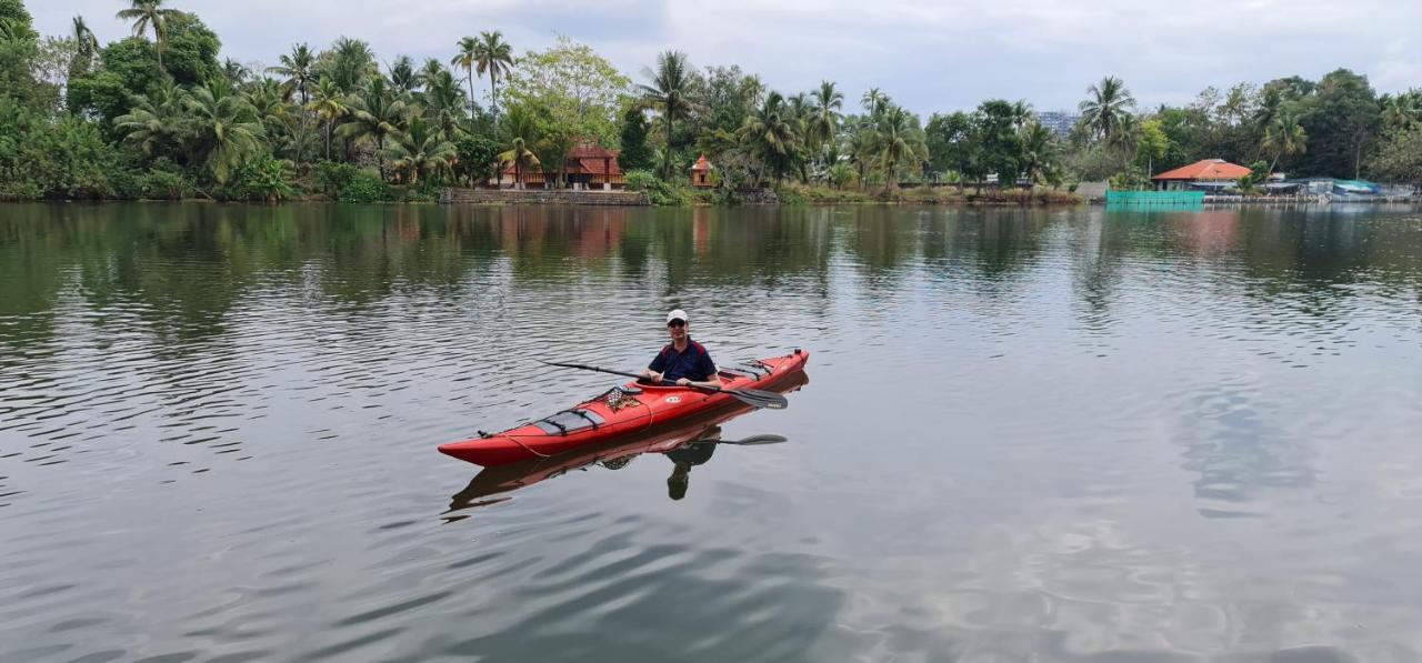 Muralee'S Riverside Villa In Kochi Eksteriør bilde