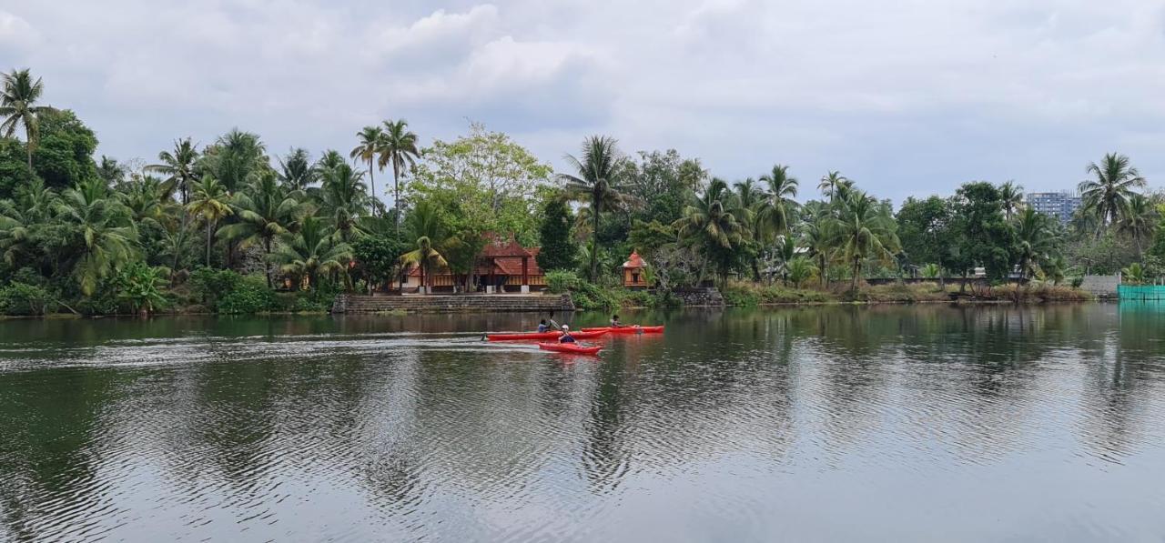 Muralee'S Riverside Villa In Kochi Eksteriør bilde