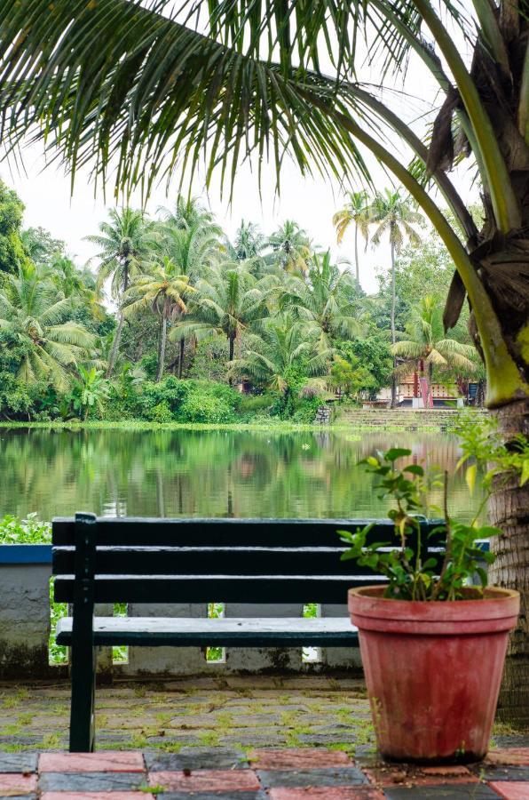 Muralee'S Riverside Villa In Kochi Eksteriør bilde