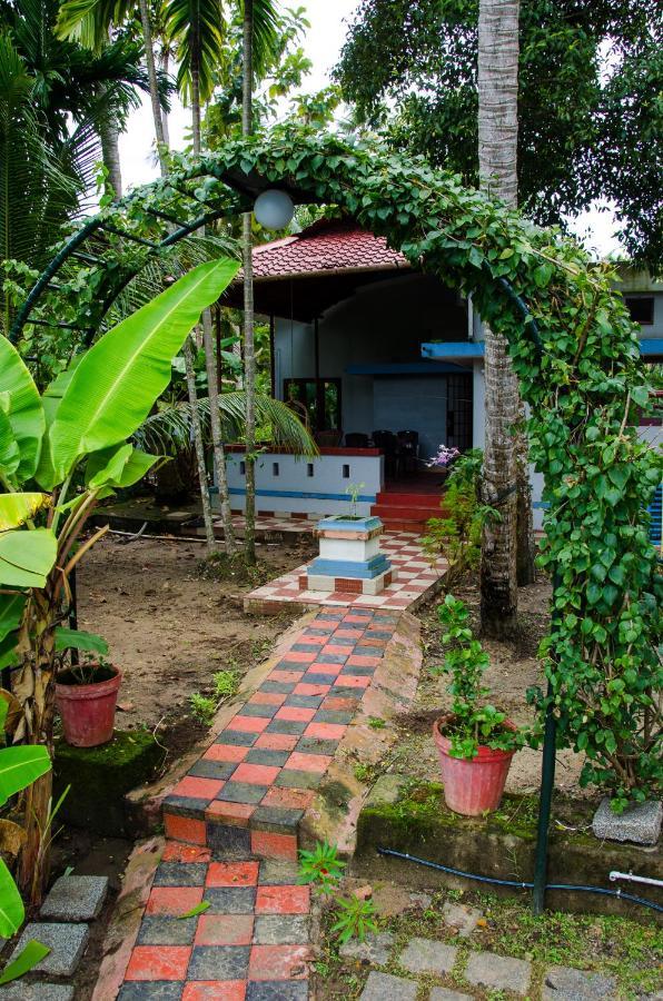 Muralee'S Riverside Villa In Kochi Eksteriør bilde