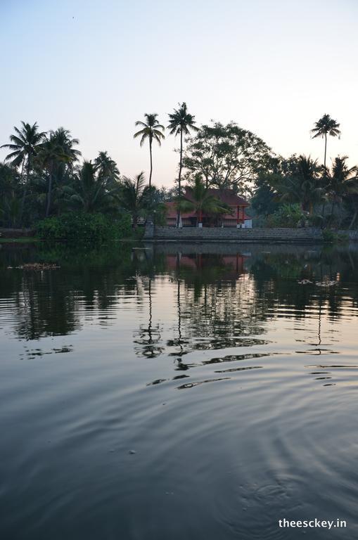 Muralee'S Riverside Villa In Kochi Rom bilde