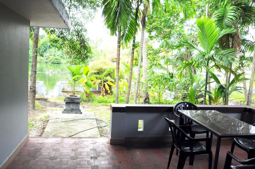 Muralee'S Riverside Villa In Kochi Rom bilde