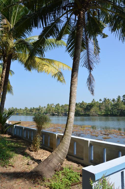 Muralee'S Riverside Villa In Kochi Rom bilde